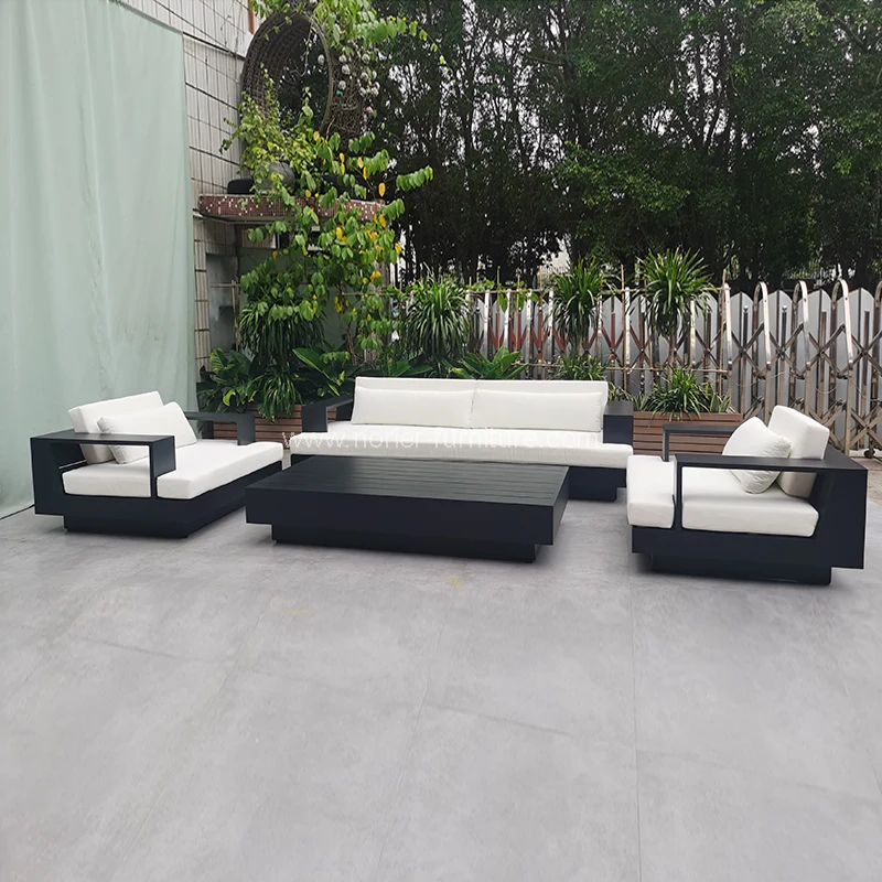 Moderno divano esterno in alluminio nero minimalista
