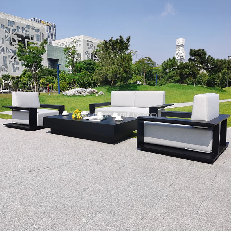 Divano all'aperto di tutto il nuovo telaio in alluminio. Divano all'aperto di tutto il nuovo telaio in alluminio.